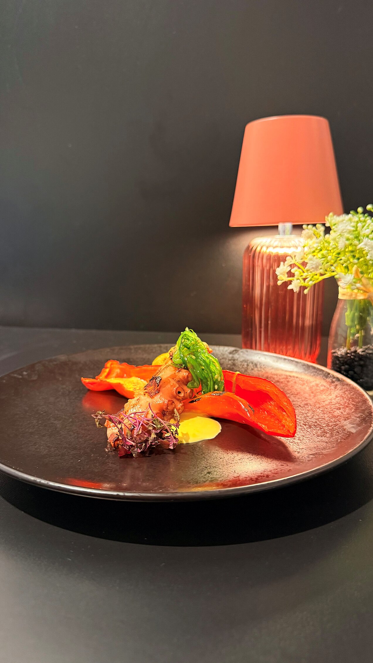 Gegrillter Pulpo – Hooked & Cooked Gegrillter Pulpo mit Paprika und Safran-Aioli beim Hooked & Cooked im VIA PLAZA Meppen