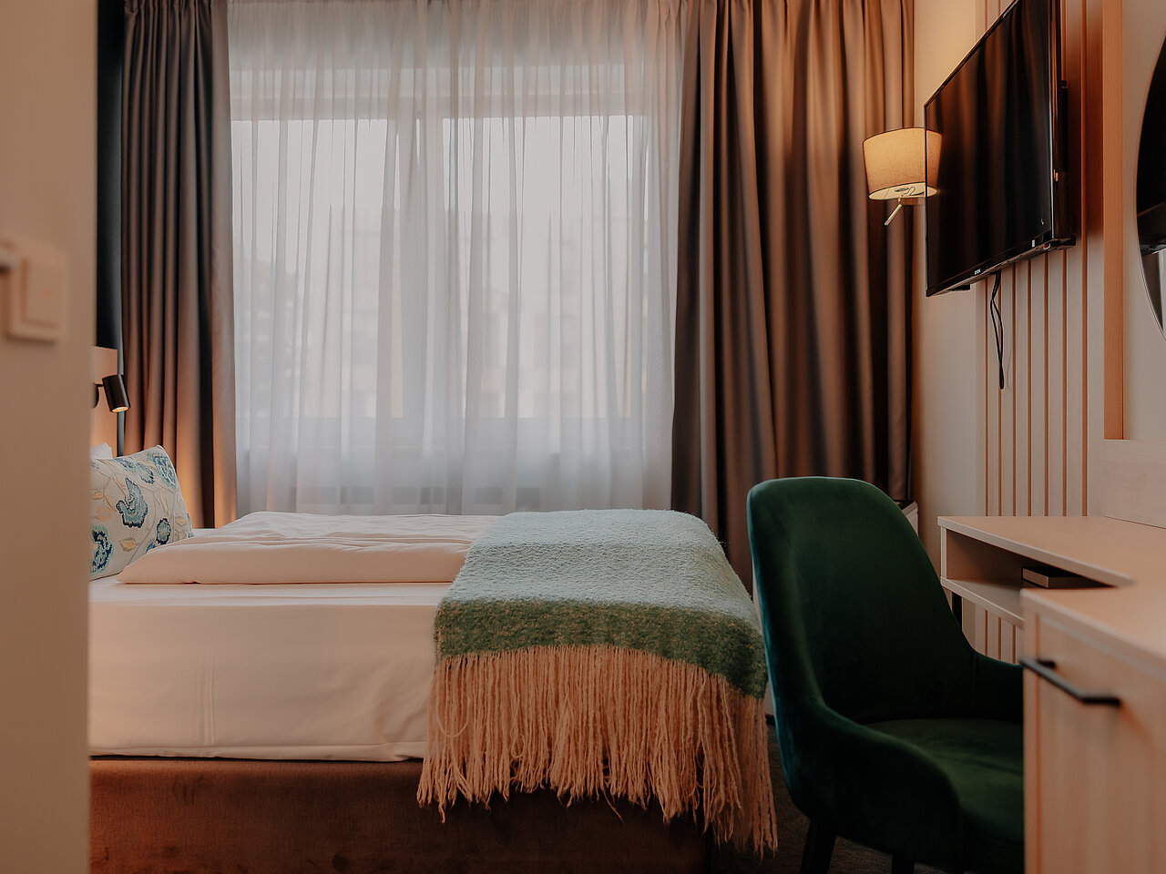 Einzelzimmer – Stadthotel Borken by Hackmann Einzelzimmer mit Schreibtisch im Stadthotel Borken by Hackmann