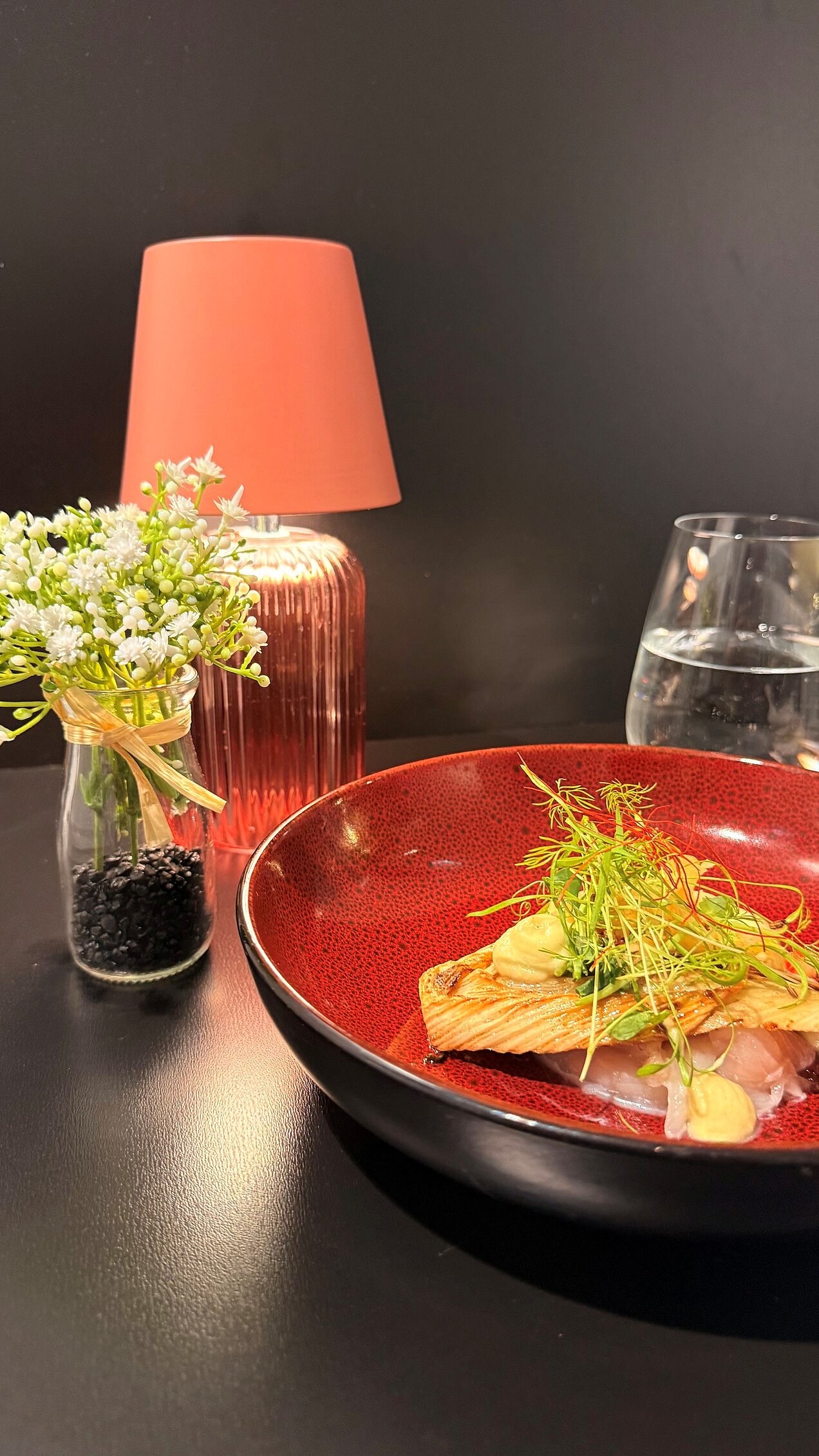 Ceviche vom Loup de Mer – Hooked & Cooked Ceviche vom Loup de Mer mit Fenchel und Wildkräutern beim Hooked & Cooked im VIA PLAZA Meppen